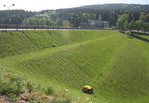 Spider ILD02 Dam wall mowing